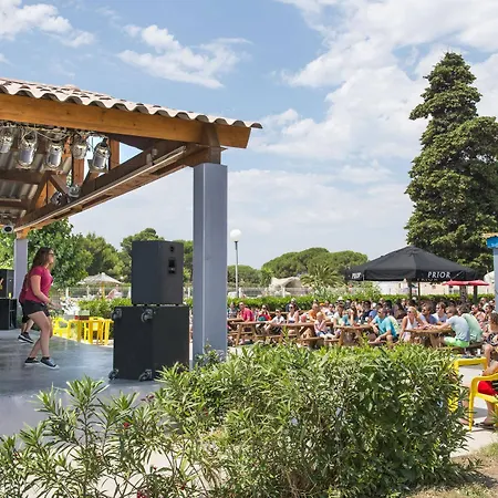 Отель Les Muriers Вандр