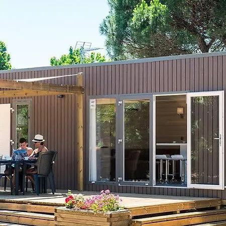 Отель Les Muriers Вандр