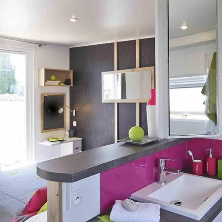 Les Muriers Отель 4*