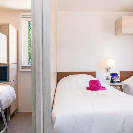 Отель Les Muriers